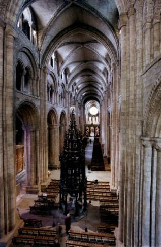 http://img.photobucket.com/albums/v706/joao74/catedrais/durham/DurhamCathedralNave.jpg